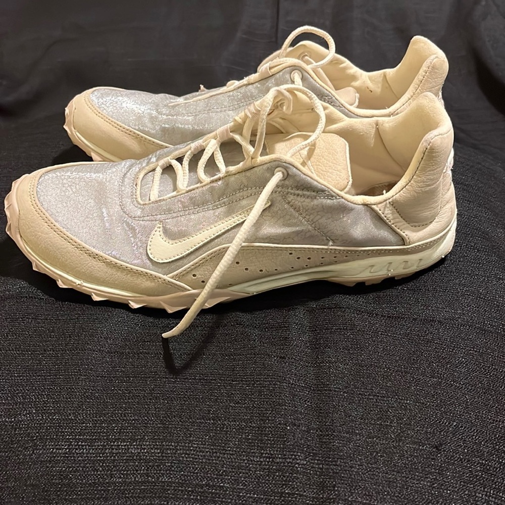 9.5 Nike/Jana Women track sneaker tan/silver